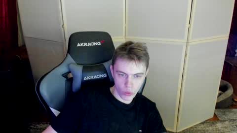 Snapshot of aron_neall chatting on December 27, 6:14 am biggest penis online show from December 27, 6:14 am