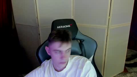 Snapshot of aron_neall chatting on December 31, 6:05 am biggest penis online show from December 31, 6:05 am