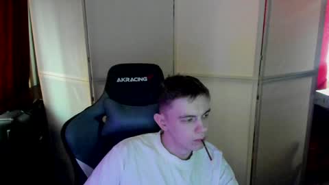 Snapshot of aron_neall chatting on January 4, 9:21 am biggest penis online show from January 4, 9:21 am