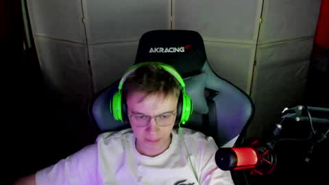 Snapshot of aron_neall chatting on January 6, 10:35 am biggest penis online show from January 6, 10:35 am