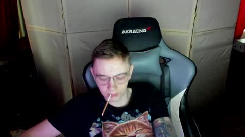 Snapshot of aron_neall chatting on January 8, 10:37 am biggest penis online show from January 8, 10:37 am