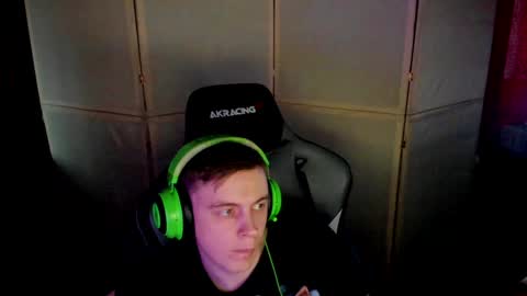 Snapshot of aron_neall chatting on January 12, 11:50 am biggest penis online show from January 12, 11:50 am