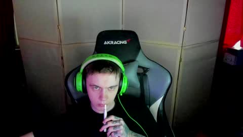 Snapshot of aron_neall chatting on January 21, 10:52 am biggest penis online show from January 21, 10:52 am