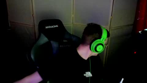 Snapshot of aron_neall chatting on January 26, 11:17 am biggest penis online show from January 26, 11:17 am