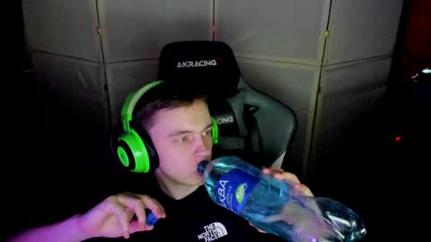 Snapshot of aron_neall chatting on January 28, 11:06 am biggest penis online show from January 28, 11:06 am