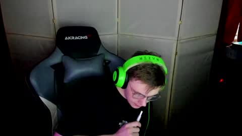 Snapshot of aron_neall chatting on January 29, 10:27 am biggest penis online show from January 29, 10:27 am