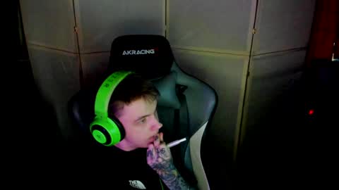 Snapshot of aron_neall chatting on January 30, 11:33 am biggest penis online show from January 30, 11:33 am