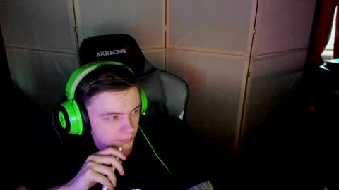 Snapshot of aron_neall chatting on January 31, 9:16 am biggest penis online show from January 31, 9:16 am