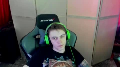 Snapshot of aron_neall chatting on February 20, 7:34 am biggest penis online show from February 20, 7:34 am