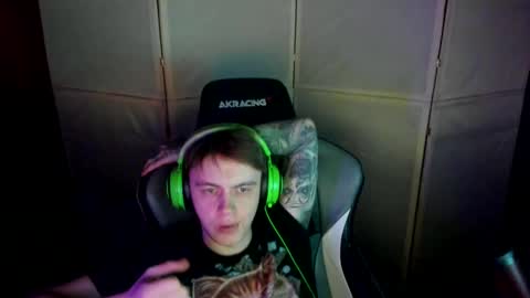 Snapshot of aron_neall chatting on February 21, 1:33 am biggest penis online show from February 21, 1:33 am