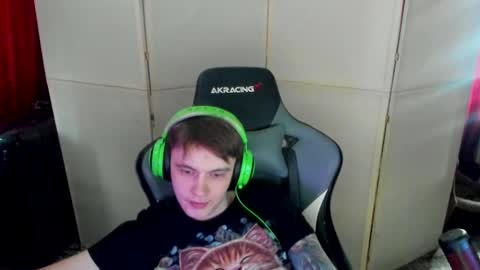 Snapshot of aron_neall chatting on February 21, 7:45 am biggest penis online show from February 21, 7:45 am