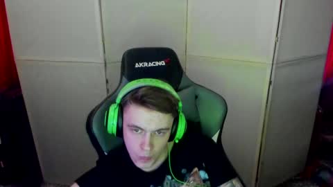 Snapshot of aron_neall chatting on February 24, 9:00 am biggest penis online show from February 24, 9:00 am