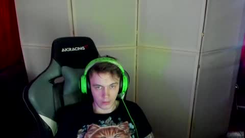 Snapshot of aron_neall chatting on February 25, 6:58 am biggest penis online show from February 25, 6:58 am