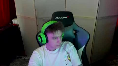 Snapshot of aron_neall chatting on February 27, 9:00 am biggest penis online show from February 27, 9:00 am