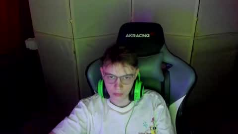 Snapshot of aron_neall chatting on March 1, 7:08 am biggest penis online show from March 1, 7:08 am