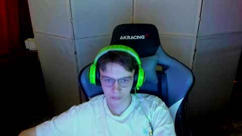 Snapshot of aron_neall chatting on March 3, 9:33 am biggest penis online show from March 3, 9:33 am