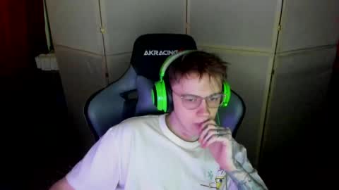 Snapshot of aron_neall chatting on March 4, 7:51 am biggest penis online show from March 4, 7:51 am