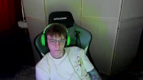 Snapshot of aron_neall chatting on March 5, 11:06 am biggest penis online show from March 5, 11:06 am