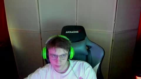 Snapshot of aron_neall chatting on March 6, 9:58 am biggest penis online show from March 6, 9:58 am