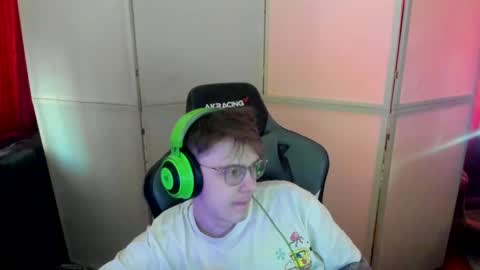 Snapshot of aron_neall chatting on March 9, 7:34 am biggest penis online show from March 9, 7:34 am