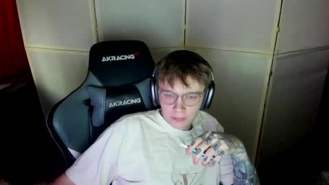 Snapshot of aron_neall chatting on March 10, 12:59 pm biggest penis online show from March 10, 12:59 pm