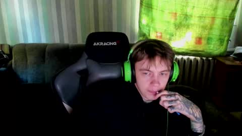 Snapshot of aron_neall chatting on September 9, 8:14 am biggest penis online show from September 9, 8:14 am