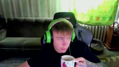 Snapshot of aron_neall chatting on September 29, 8:19 am biggest penis online show from September 29, 8:19 am