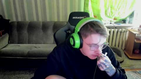 Snapshot of aron_neall chatting on October 1, 7:36 am biggest penis online show from October 1, 7:36 am