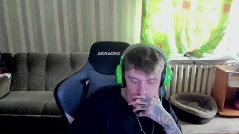 Snapshot of aron_neall chatting on October 8, 6:33 am biggest penis online show from October 8, 6:33 am