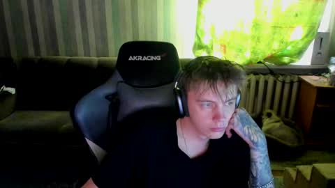 Snapshot of aron_neall chatting on October 9, 6:33 am biggest penis online show from October 9, 6:33 am