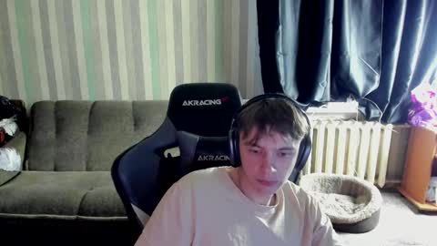 Snapshot of aron_neall chatting on October 18, 6:05 am biggest penis online show from October 18, 6:05 am