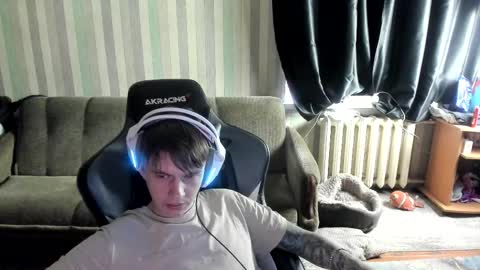 Snapshot of aron_neall chatting on October 23, 6:23 am biggest penis online show from October 23, 6:23 am