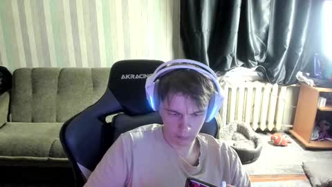 Snapshot of aron_neall chatting on October 24, 6:32 am biggest penis online show from October 24, 6:32 am