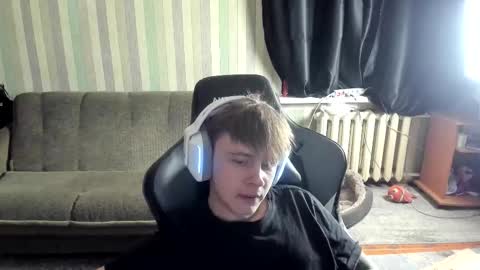 Snapshot of aron_neall chatting on October 29, 8:49 am biggest penis online show from October 29, 8:49 am