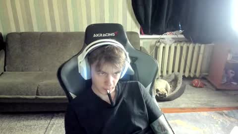 Snapshot of aron_neall chatting on October 30, 6:15 am biggest penis online show from October 30, 6:15 am