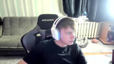 Snapshot of aron_neall chatting on October 31, 7:20 am biggest penis online show from October 31, 7:20 am