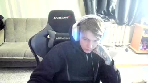 Snapshot of aron_neall chatting on November 17, 6:52 am biggest penis online show from November 17, 6:52 am