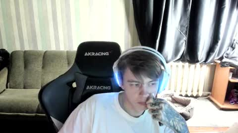 Snapshot of aron_neall chatting on November 27, 8:27 am biggest penis online show from November 27, 8:27 am