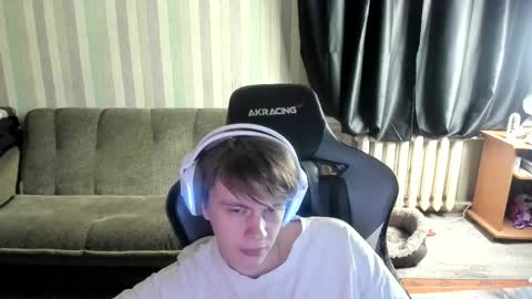 Snapshot of aron_neall chatting on December 5, 7:17 am biggest penis online show from December 5, 7:17 am