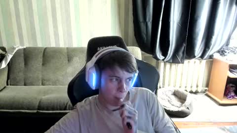 Snapshot of aron_neall chatting on December 16, 7:13 am biggest penis online show from December 16, 7:13 am