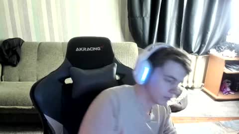 Snapshot of aron_neall chatting on December 17, 8:09 am biggest penis online show from December 17, 8:09 am