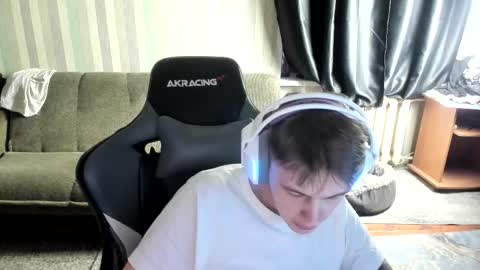 Snapshot of aron_neall chatting on December 22, 7:38 am biggest penis online show from December 22, 7:38 am