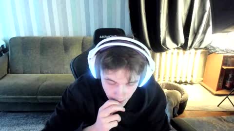 Snapshot of aron_neall chatting on January 12, 7:02 am biggest penis online show from January 12, 7:02 am