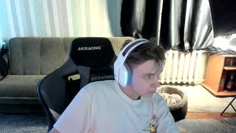 Snapshot of aron_neall chatting on January 13, 8:30 am biggest penis online show from January 13, 8:30 am