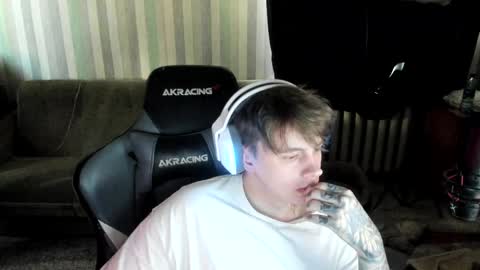 Snapshot of aron_neall chatting on March 27, 10:26 am biggest penis online show from March 27, 10:26 am
