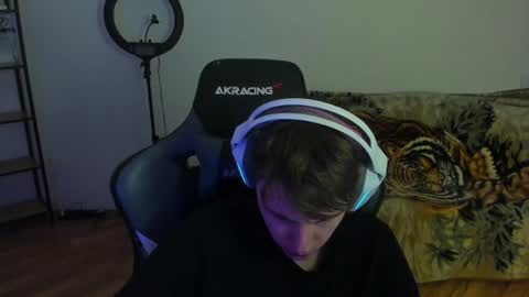 Snapshot of aron_neall chatting on July 22, 9:12 am biggest penis online show from July 22, 9:12 am
