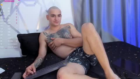 Snapshot of aron_santoro1 chatting on January 12, 7:32 am Aron Santoro online show from January 12, 7:32 am