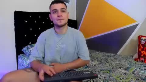 Snapshot of aron_santoro1 chatting on October 3, 3:25 am Aron Santoro online show from October 3, 3:25 am