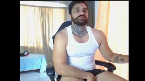 Snapshot of aronmiller404 chatting on November 10, 1:21 pm aronmiller online show from November 10, 1:21 pm