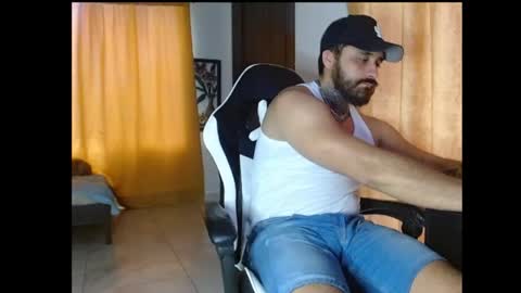 Snapshot of aronmiller404 chatting on November 11, 9:59 pm aronmiller online show from November 11, 9:59 pm